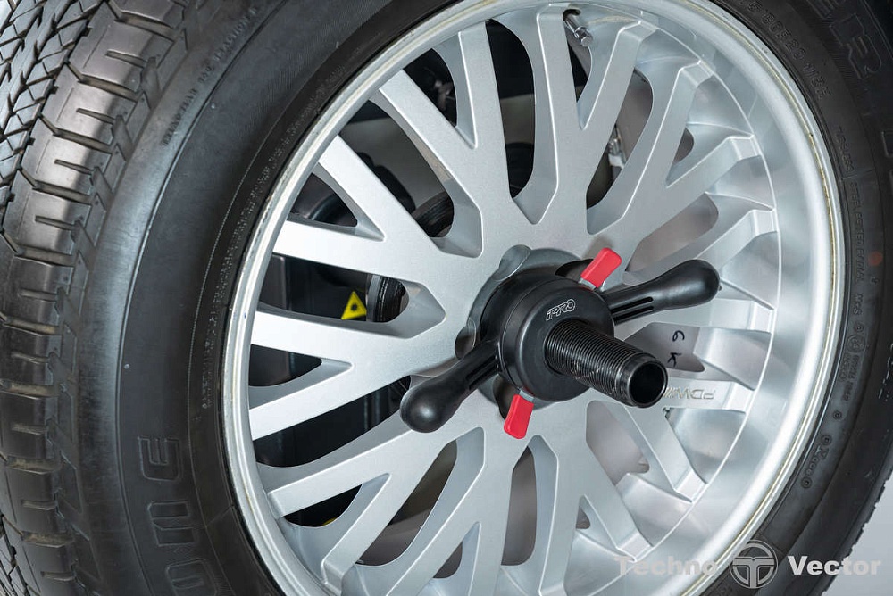 Стенд балансировочный модель iPRO BM4