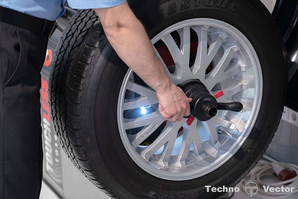 Стенд балансировочный модель iPRO BM7