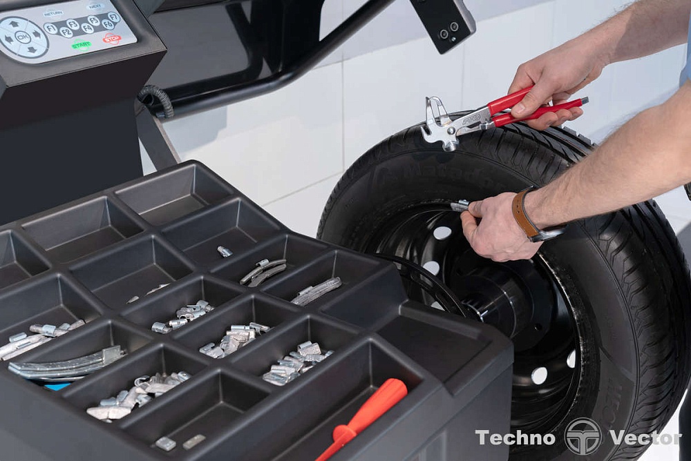 Стенд балансировочный модель iPRO BM4